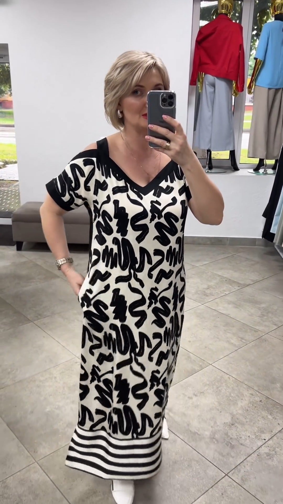 👗【30% ОТСТЪПКА】🔥【S-5XL】Елегантна и удобна рокля с голи рамене и V-образно деколте