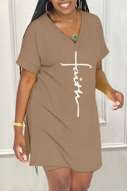 👗【Top + spodnie】 Zestaw T-shirt i szorty z dekoltem w szpic i nadrukiem w litery